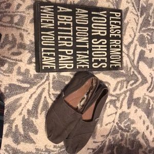 5/$15 ⚡️TOMS Gray Canvas Slip-on